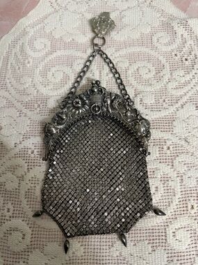 Antique 1900 Art Nouveau Sterling Silver Mesh Purse w/Repousse Chatelaine Clip
